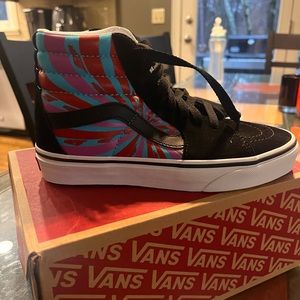 Size 5.5 women’s van high tops. Or size 4 men’s/kids. BRAND NEW IN BOX